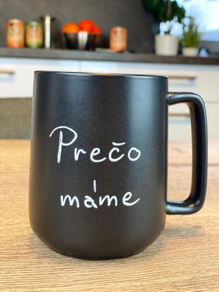 Odpoveď nájdeš na konci 😎 #veselycaj #vesely #caj #teatime #mug #cup #blackmug #ceramica #fun #cupoftea