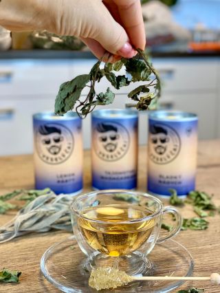 Starostlivo vyberané bylinky pre Vašu zdravú šálku čaju nájdete na našm eshope www.veselycaj.sk Vyberte si svoju zmes ešte...