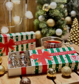 Zabalili sme ho za Vas - najchutnejší vianočný darček plný prémiových sypaných čajov s príchuťou Vianoc.