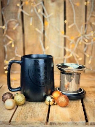 Praktický darček, ktorý poslúži každý deň. To je VESELÝ HRNČEK🎁 S objemom 0,5litra sa postará o kvalitný pitný režim....