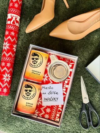 Koľko lásky a čaju sa zmestí do krabice od topánok? Poďte to zistiť s nami a pomôžte aj tento rok podporiť projekt...