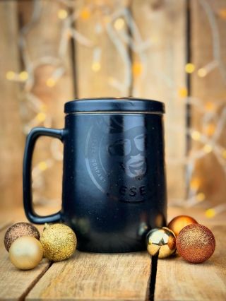 Darček môže byť aj praktický. Daruj VESELÝ HRNČEK 🌟 #veselycaj #vesely #caj #tea #blackmug #black #mug #cup #cupoftea...